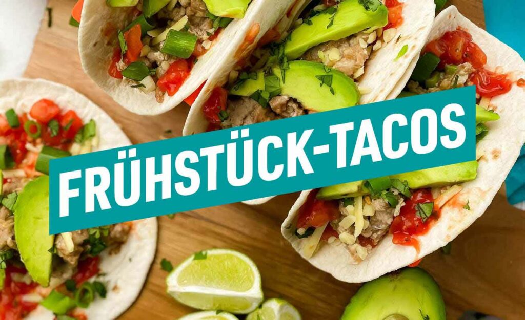 Schluss mit langweiligem Frühstück dank unserer köstlichen Frühstück-Tacos, mit Rührei, cremiger Avocado, Bohnenpüree und frischer Tomatensalsa.