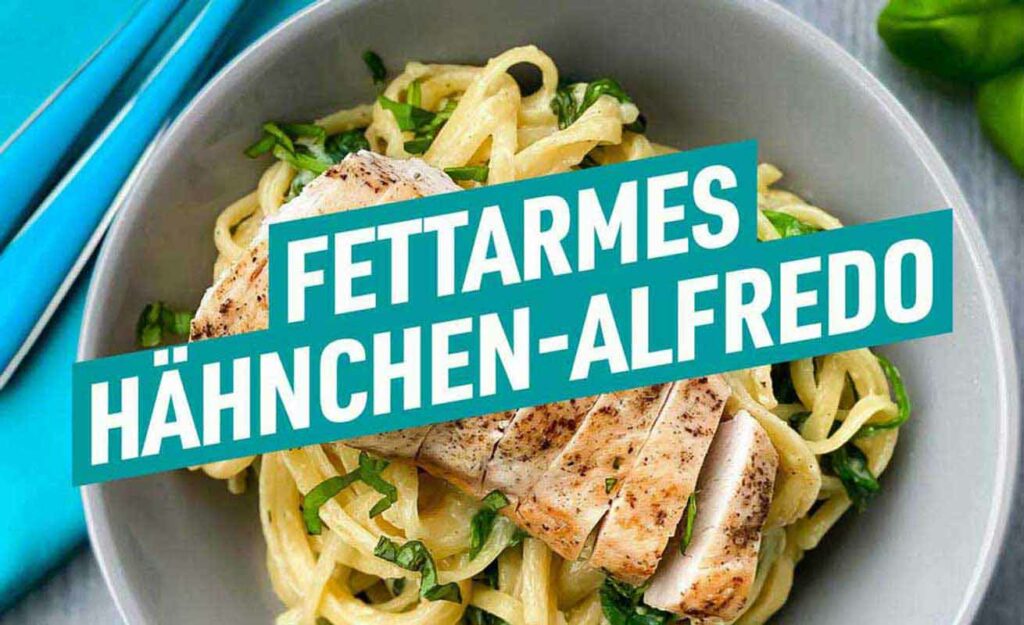 Unser fettarmes Hähnchen-Alfredo-Rezept ist jedoch eine gesunde Variante dieses Nudelgerichts mit nur 324 Kalorien und 5 g Fett pro Portion.