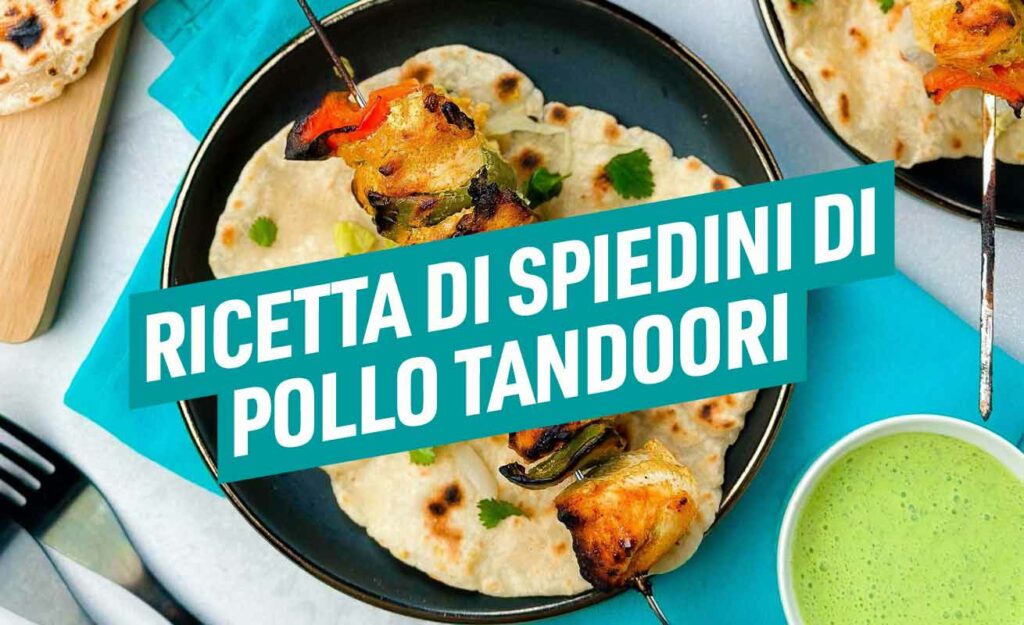 Ricchi di proteine, ottime per il recupero muscolare, i nostri spiedini di pollo tandoori speziati con focaccia fatta in casa sono i preferiti per chi va in palestra.