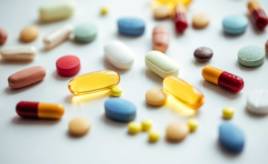 Lerne die Grundlagen der Nahrungsergänzung kennen: Erfahre alles über Vorteile, Risiken und Expertenempfehlungen für dein Training.